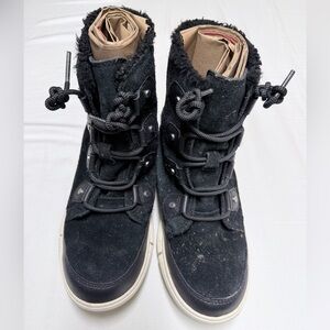 Sorel Women’s Explorer II Joan Faux Fur waterproof boots Size: 7 STAINED